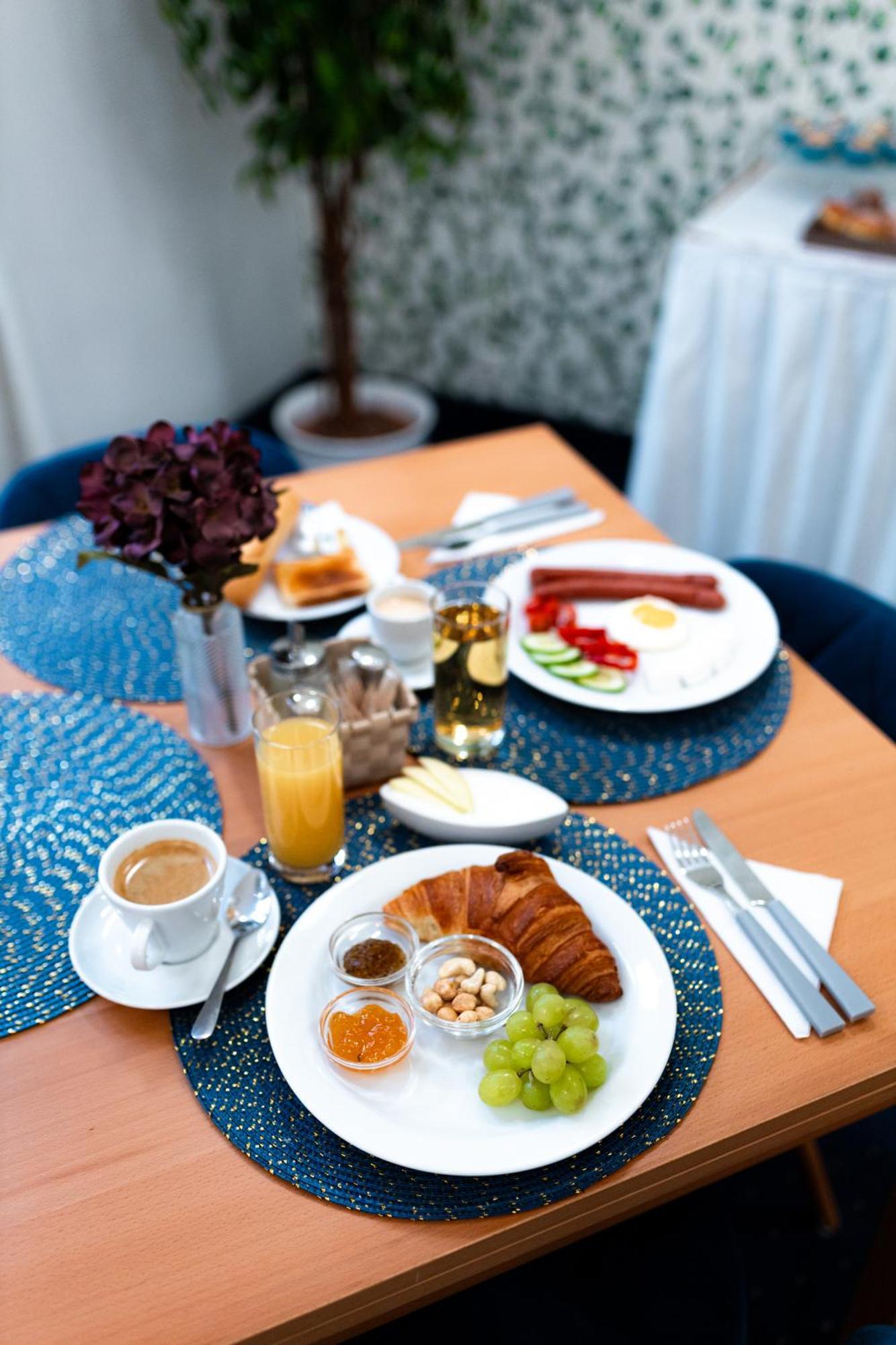 Hotel Apollon Litomerice Ngoại thất bức ảnh