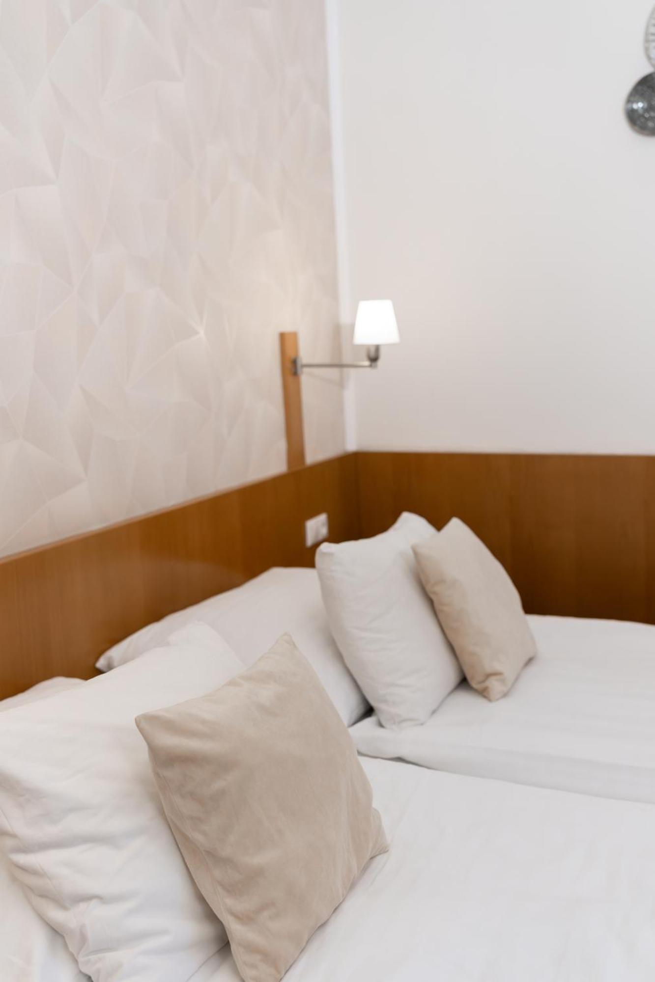 Hotel Apollon Litomerice Ngoại thất bức ảnh
